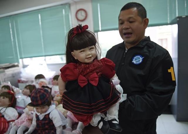 泰国小贩从中国进口上百“鬼娃娃”被没收 因没有缴交入口税（组图）-